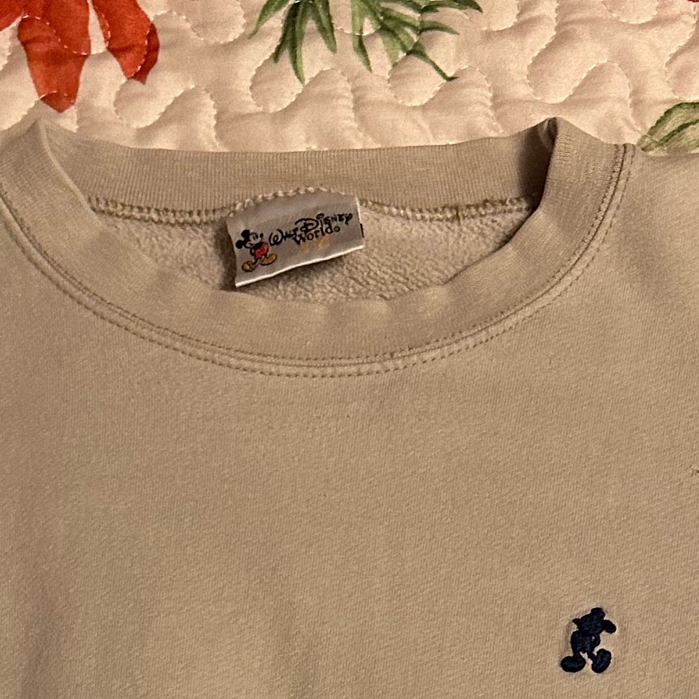 Sweatshirt